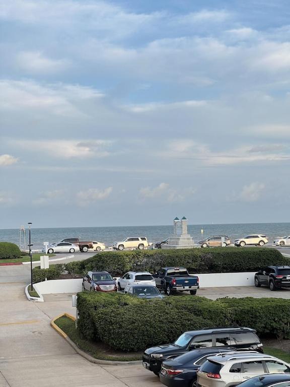 Sun Splashed Condo! Steps To Beach And 2 Pools Galveston Island Extérieur photo