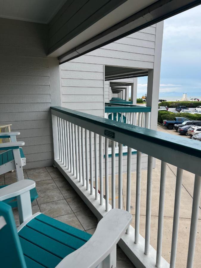 Sun Splashed Condo! Steps To Beach And 2 Pools Galveston Island Extérieur photo