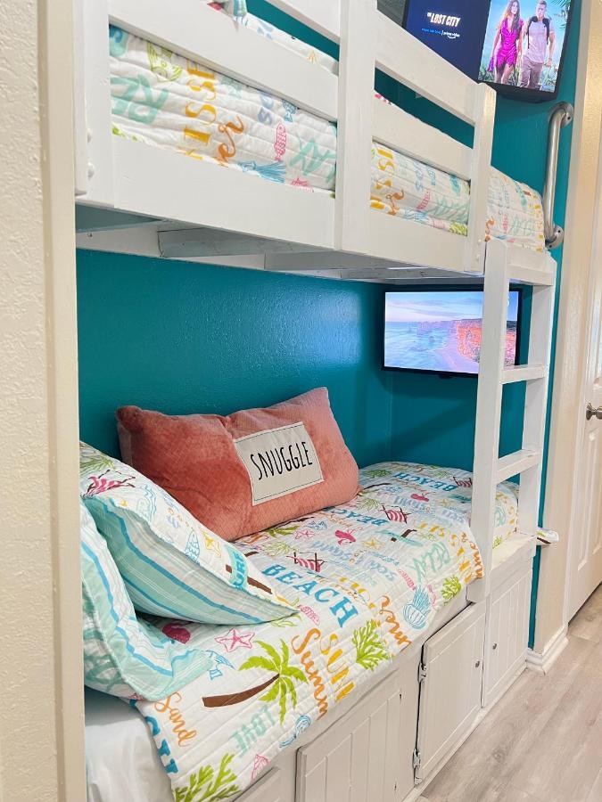 Sun Splashed Condo! Steps To Beach And 2 Pools Galveston Island Extérieur photo