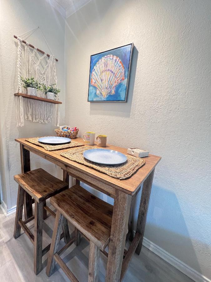 Sun Splashed Condo! Steps To Beach And 2 Pools Galveston Island Extérieur photo