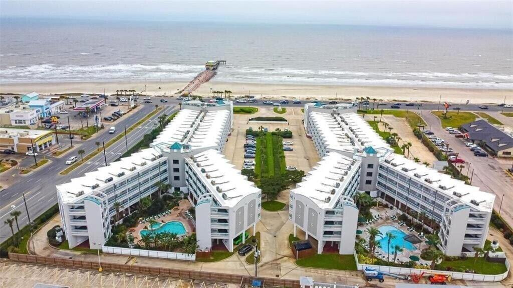 Sun Splashed Condo! Steps To Beach And 2 Pools Galveston Island Extérieur photo