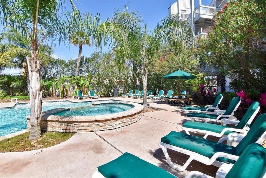 Sun Splashed Condo! Steps To Beach And 2 Pools Galveston Island Extérieur photo
