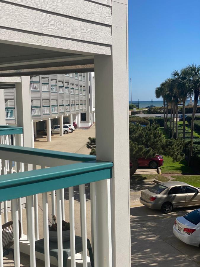 Sun Splashed Condo! Steps To Beach And 2 Pools Galveston Island Extérieur photo